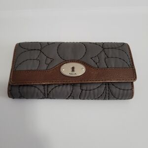 Fossil Key Per Trifold Quilted Embroidered Wallet Clutch